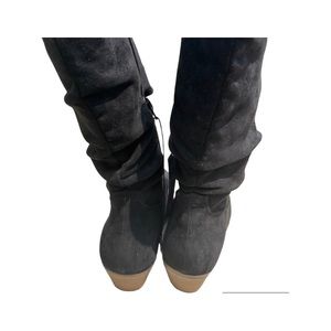 25 inch platform
faux leather
1.5 inch block heel
memory foam
box
wide calf.